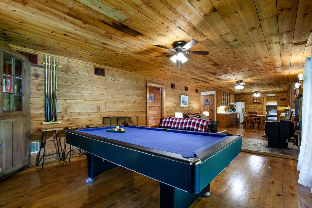 Forest Home Hot Tub Fire Pit Pool Table Пиджен-Фордж Экстерьер фото